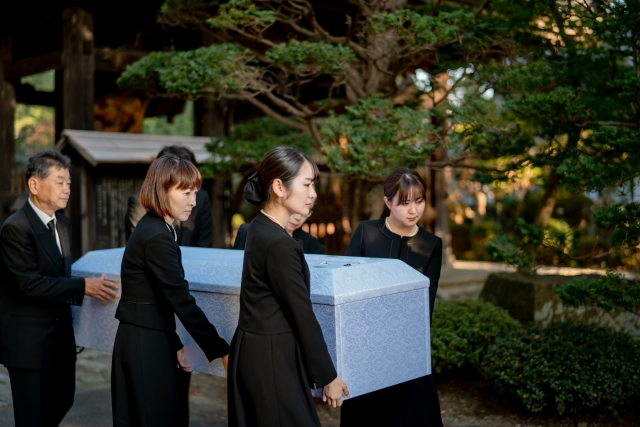 葬儀の全てがわかる完全ガイド:準備から葬儀の流れ、費用相場、マナーまで徹底解説
